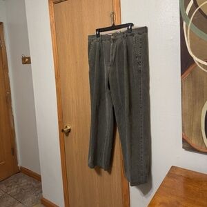 The Territory Ahead Size 38x29 Solid Green Pleated Straight Leg Jeans - EUC